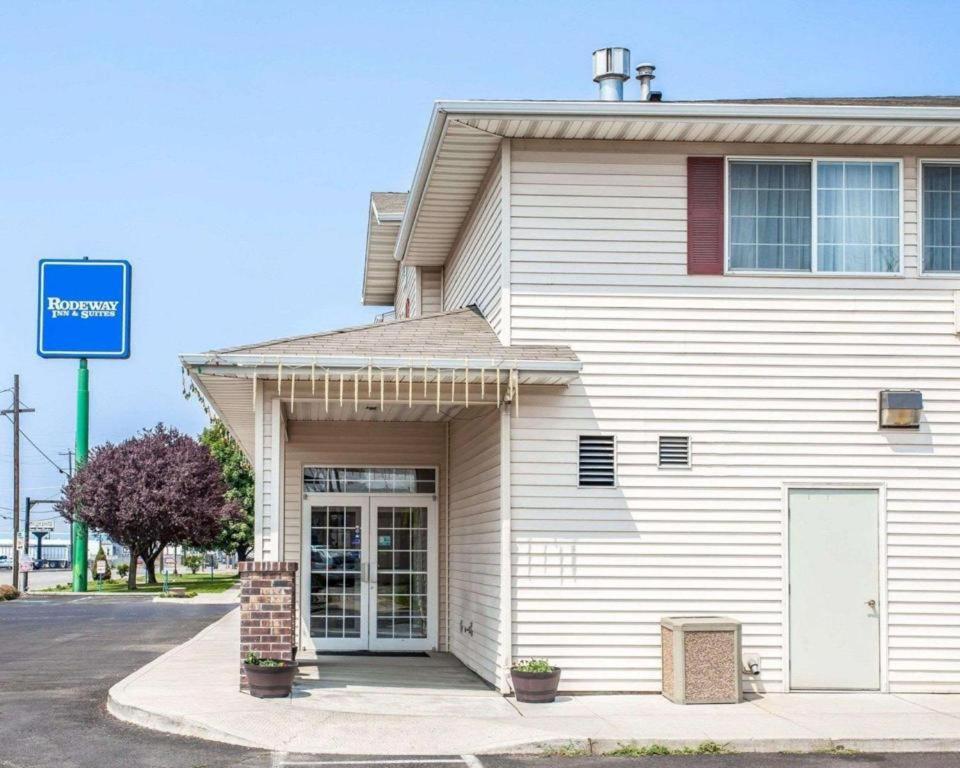 Rodeway Inn & Suites photo 6