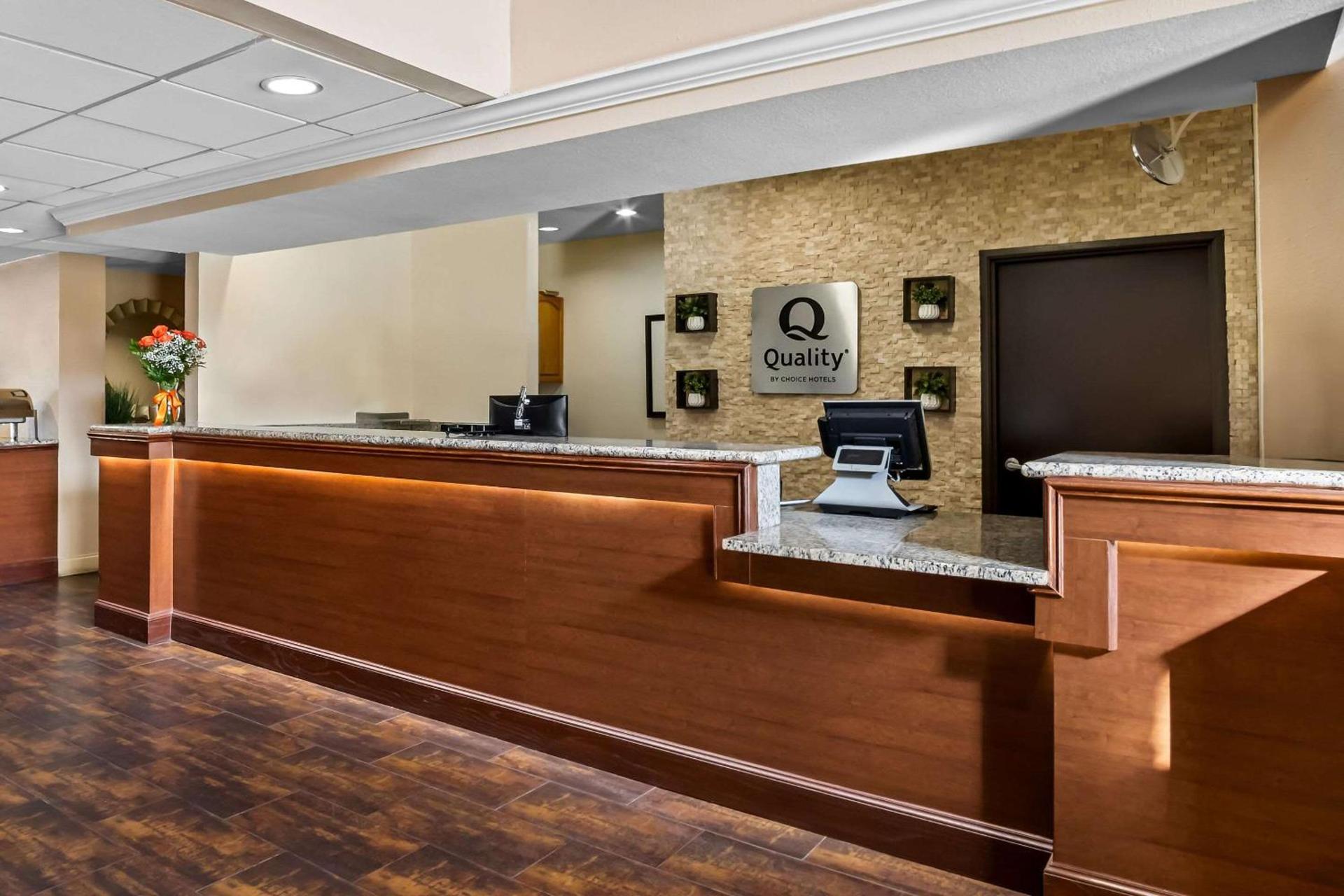 Quality Suites Irving-Las Colinas photo 3