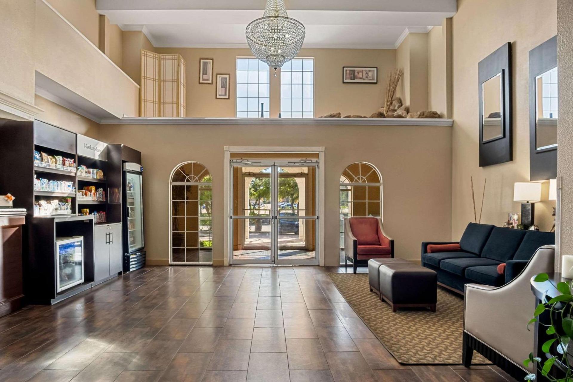 Quality Suites Irving-Las Colinas photo 5