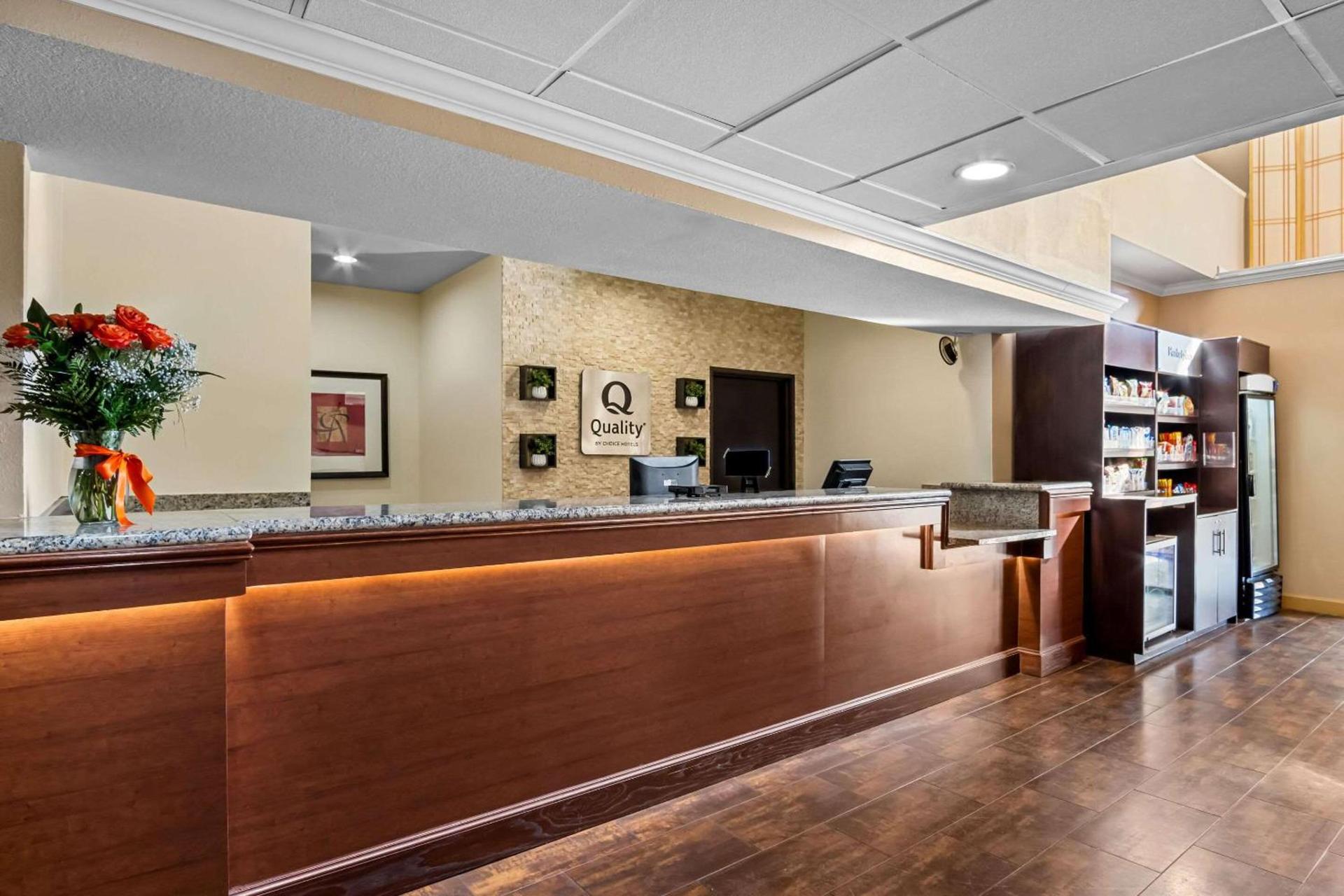 Quality Suites Irving-Las Colinas photo 4