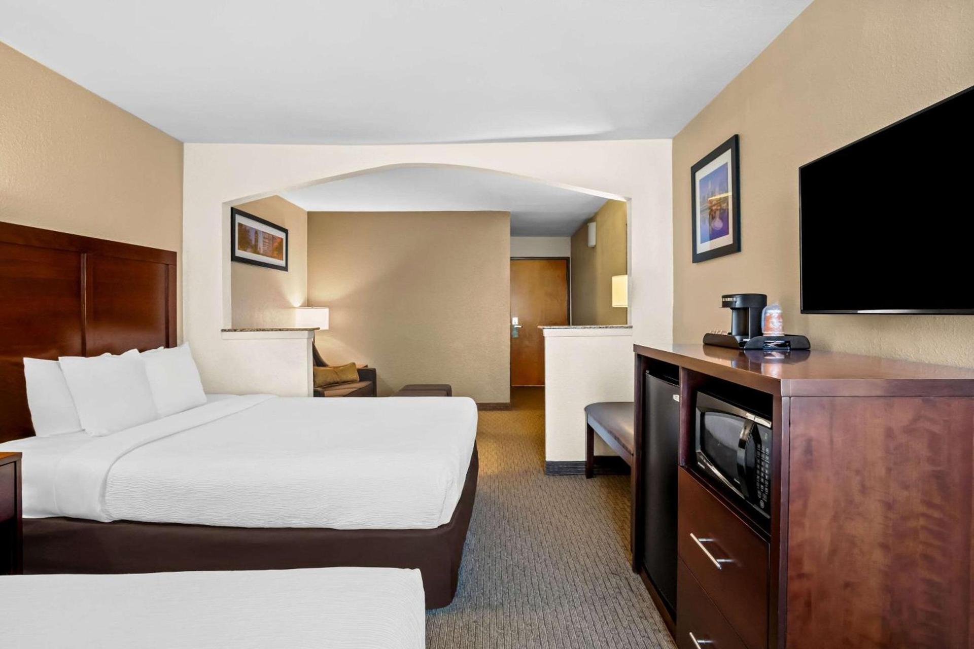 Quality Suites Irving-Las Colinas photo 9