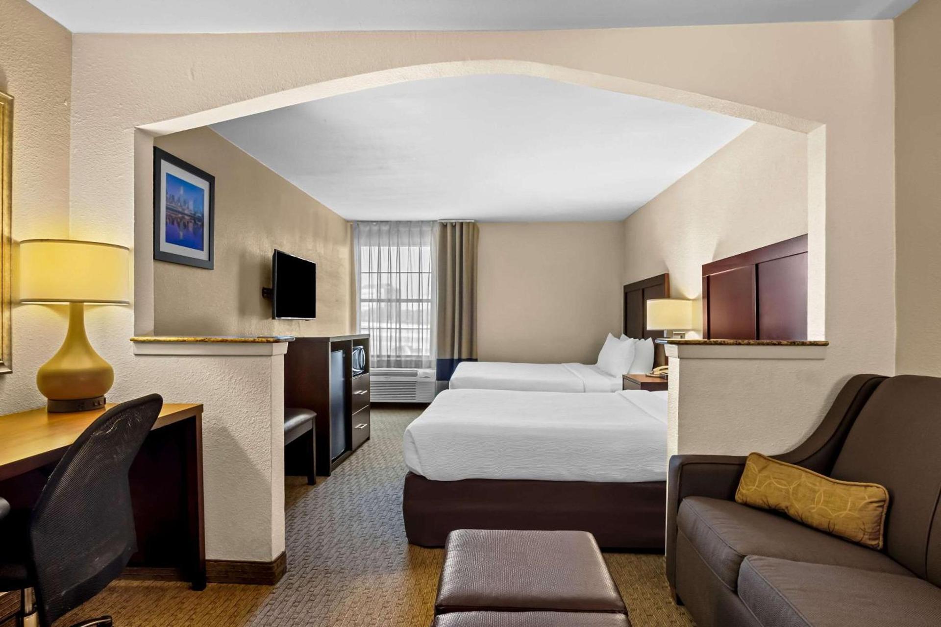 Quality Suites Irving-Las Colinas photo 11