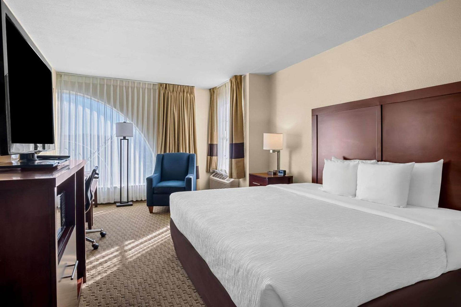 Quality Suites Irving-Las Colinas photo 12