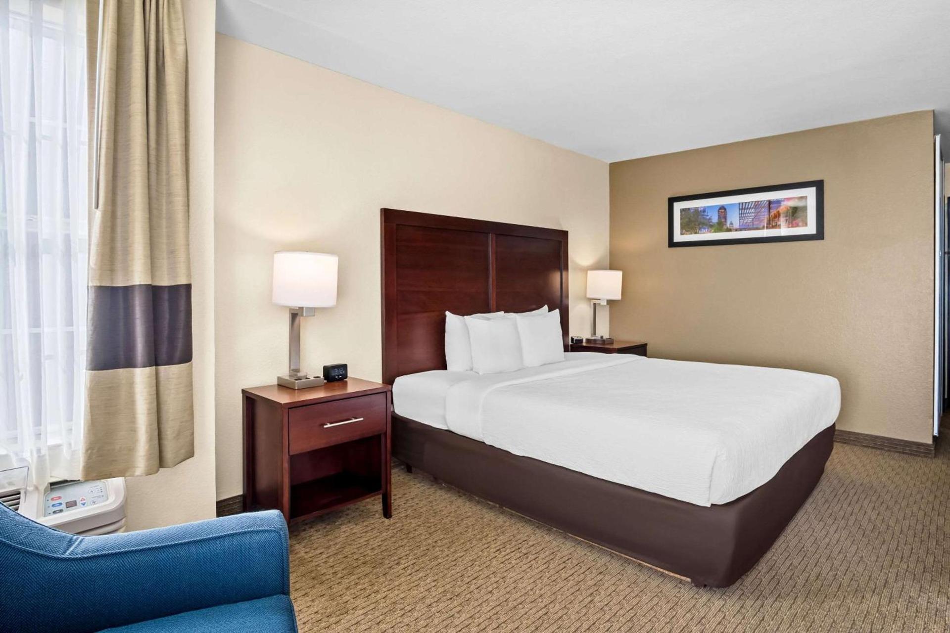 Quality Suites Irving-Las Colinas photo 14