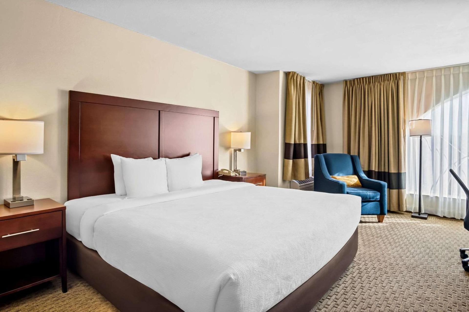 Quality Suites Irving-Las Colinas photo 16