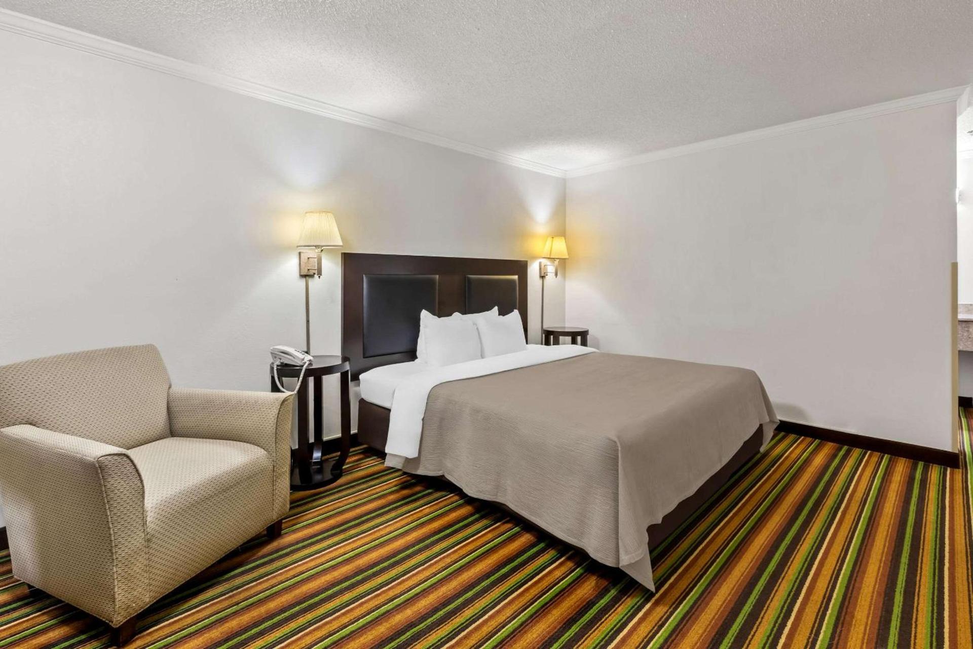 Quality Inn Marietta near Dobbins ARB photo 9