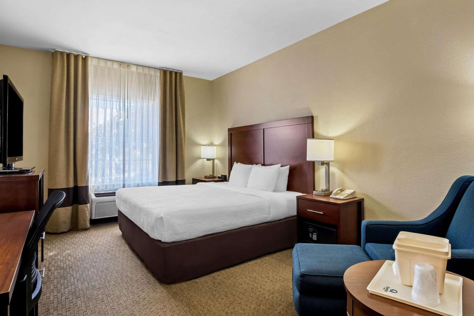 Quality Suites Irving-Las Colinas photo 19