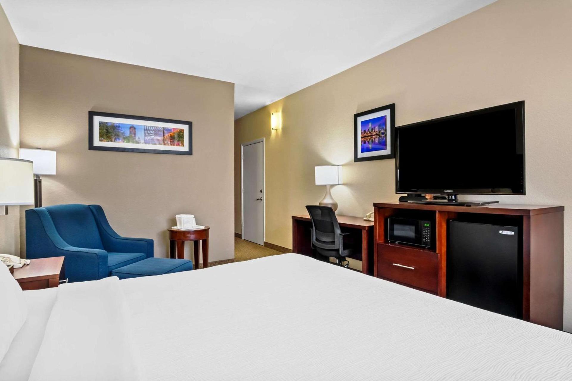 Quality Suites Irving-Las Colinas photo 21