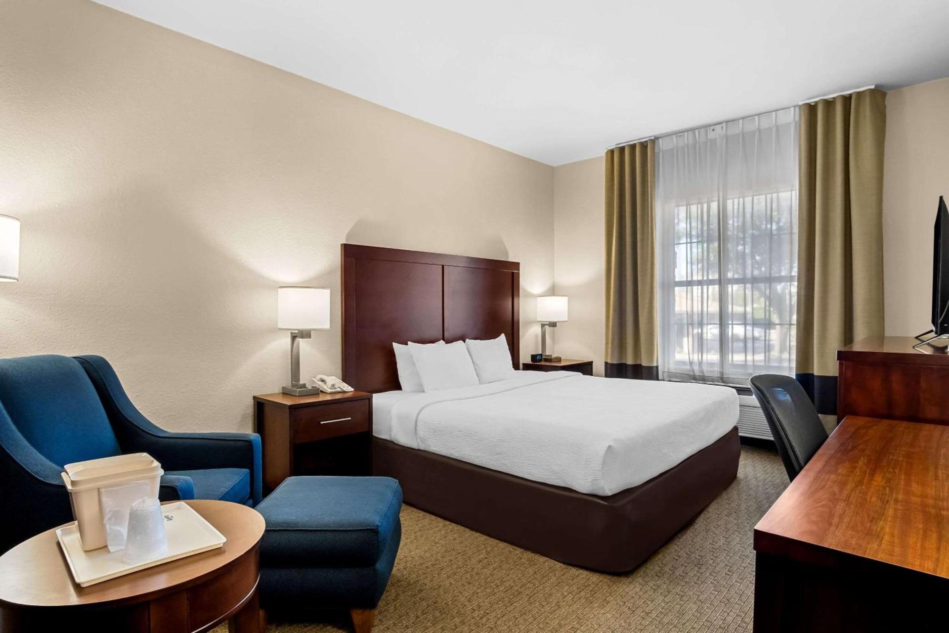 Quality Suites Irving-Las Colinas photo 22
