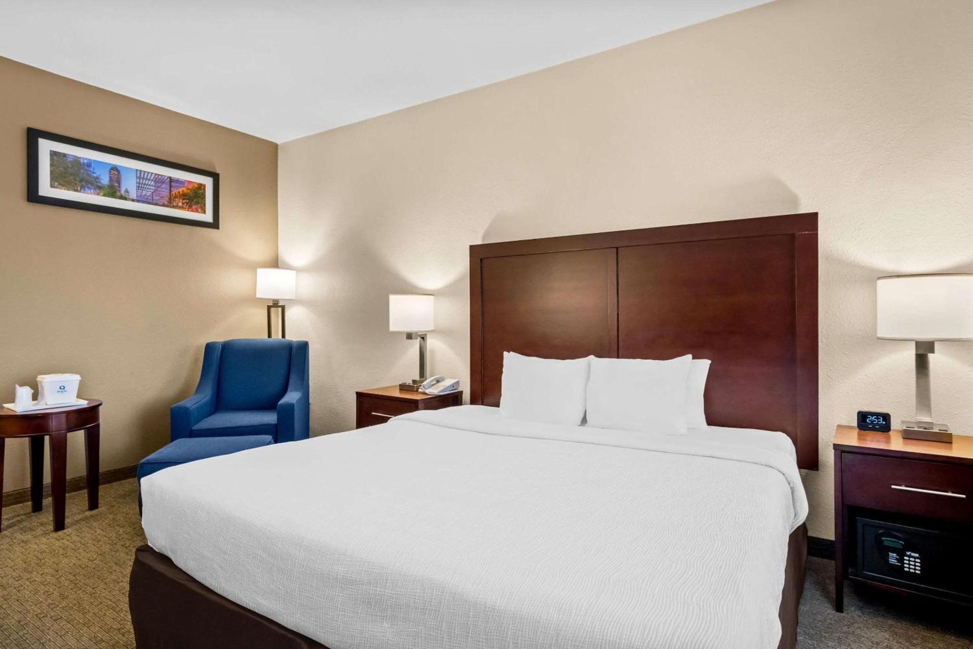 Quality Suites Irving-Las Colinas photo 23