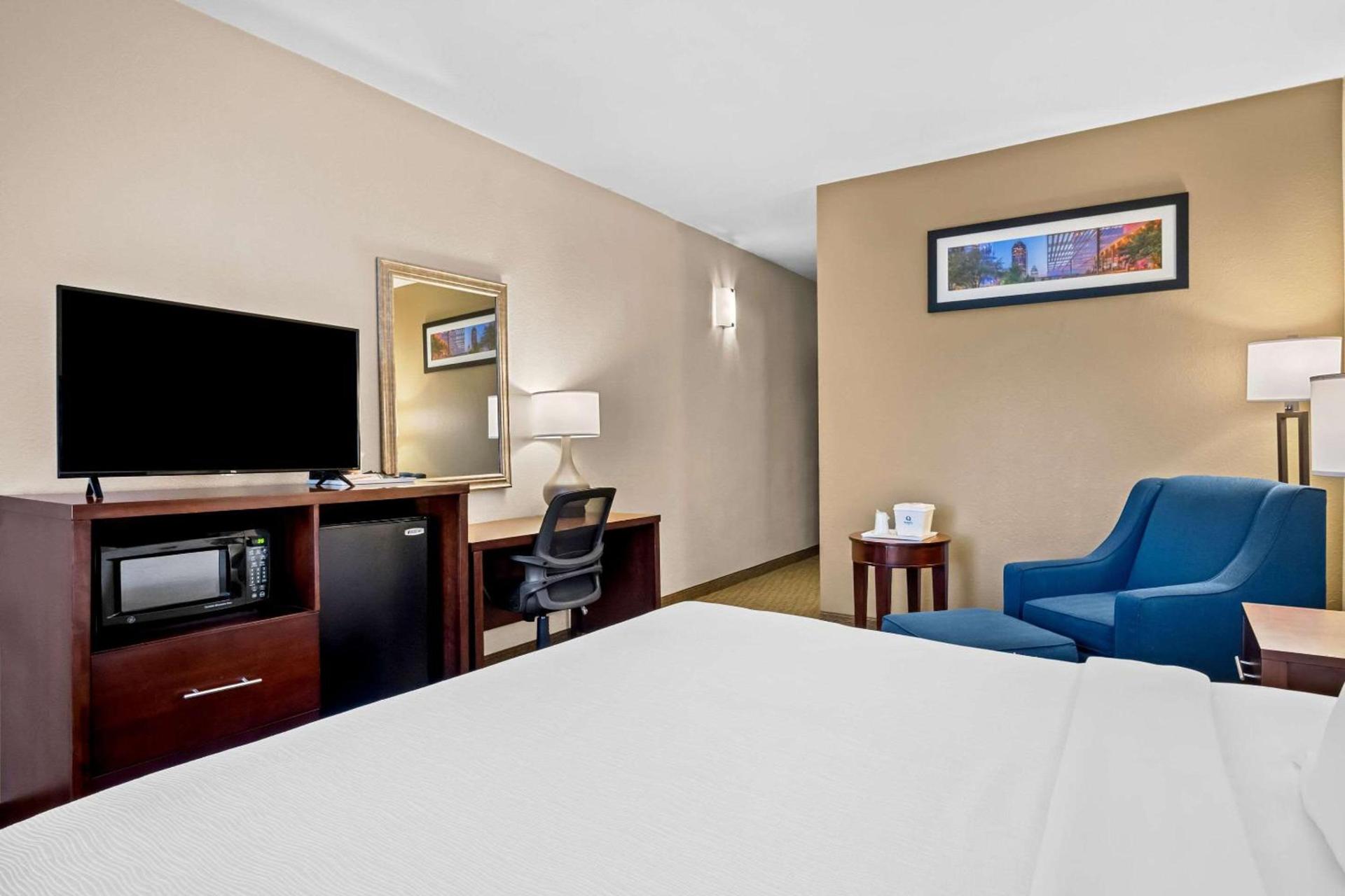 Quality Suites Irving-Las Colinas photo 24
