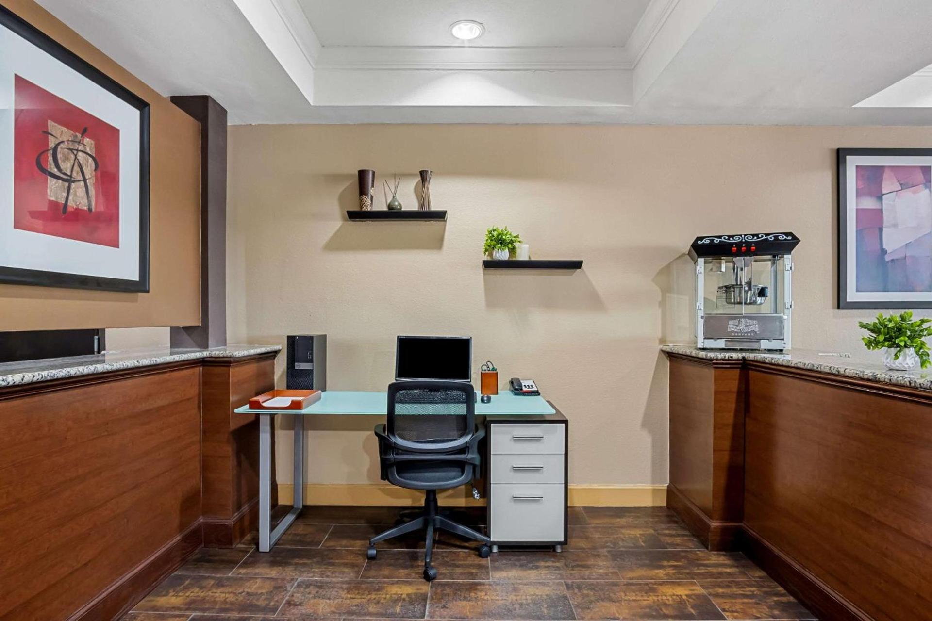 Quality Suites Irving-Las Colinas photo 28
