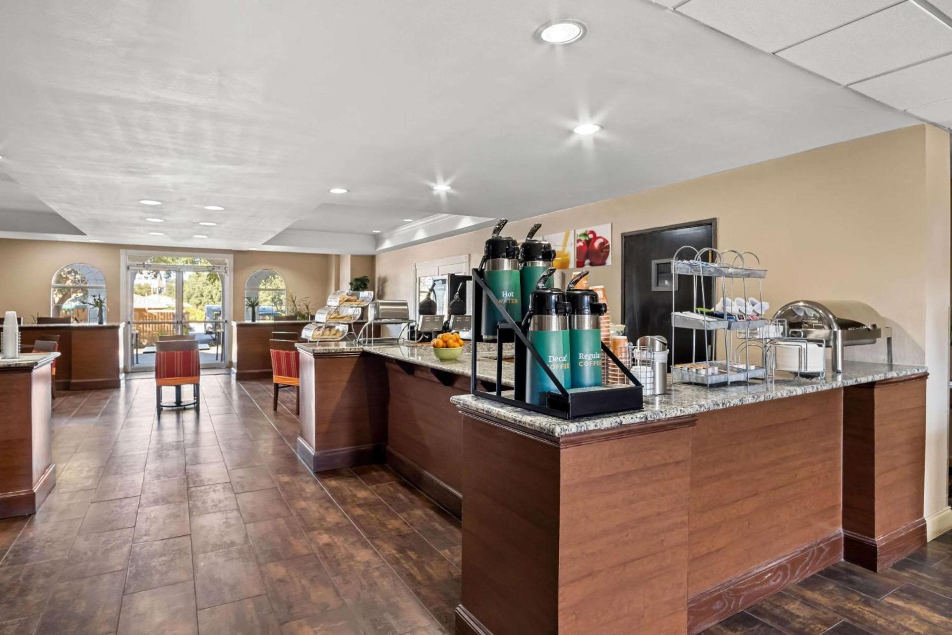 Quality Suites Irving-Las Colinas photo 31