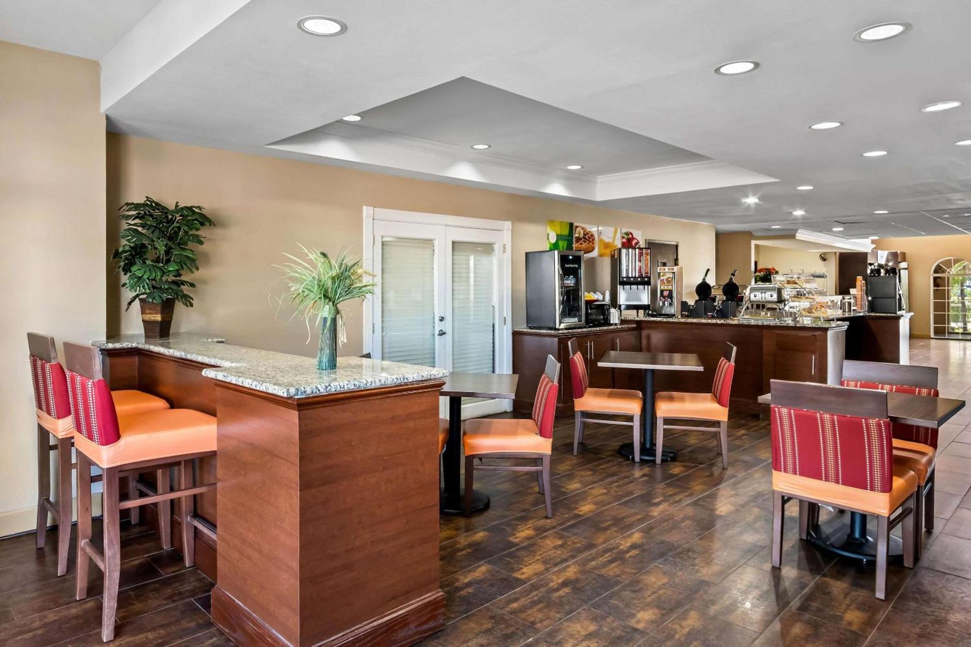 Quality Suites Irving-Las Colinas photo 32