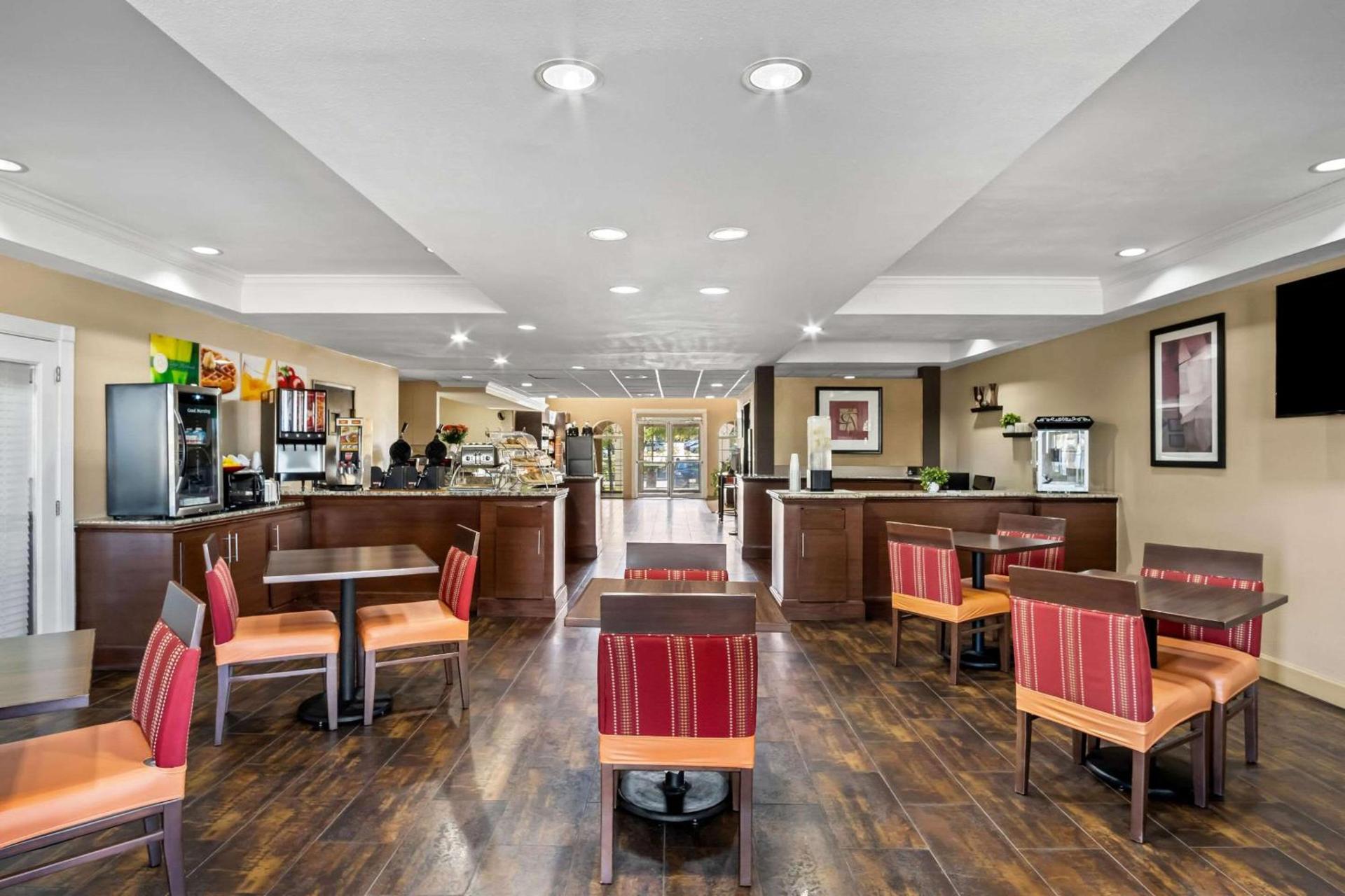 Quality Suites Irving-Las Colinas photo 33