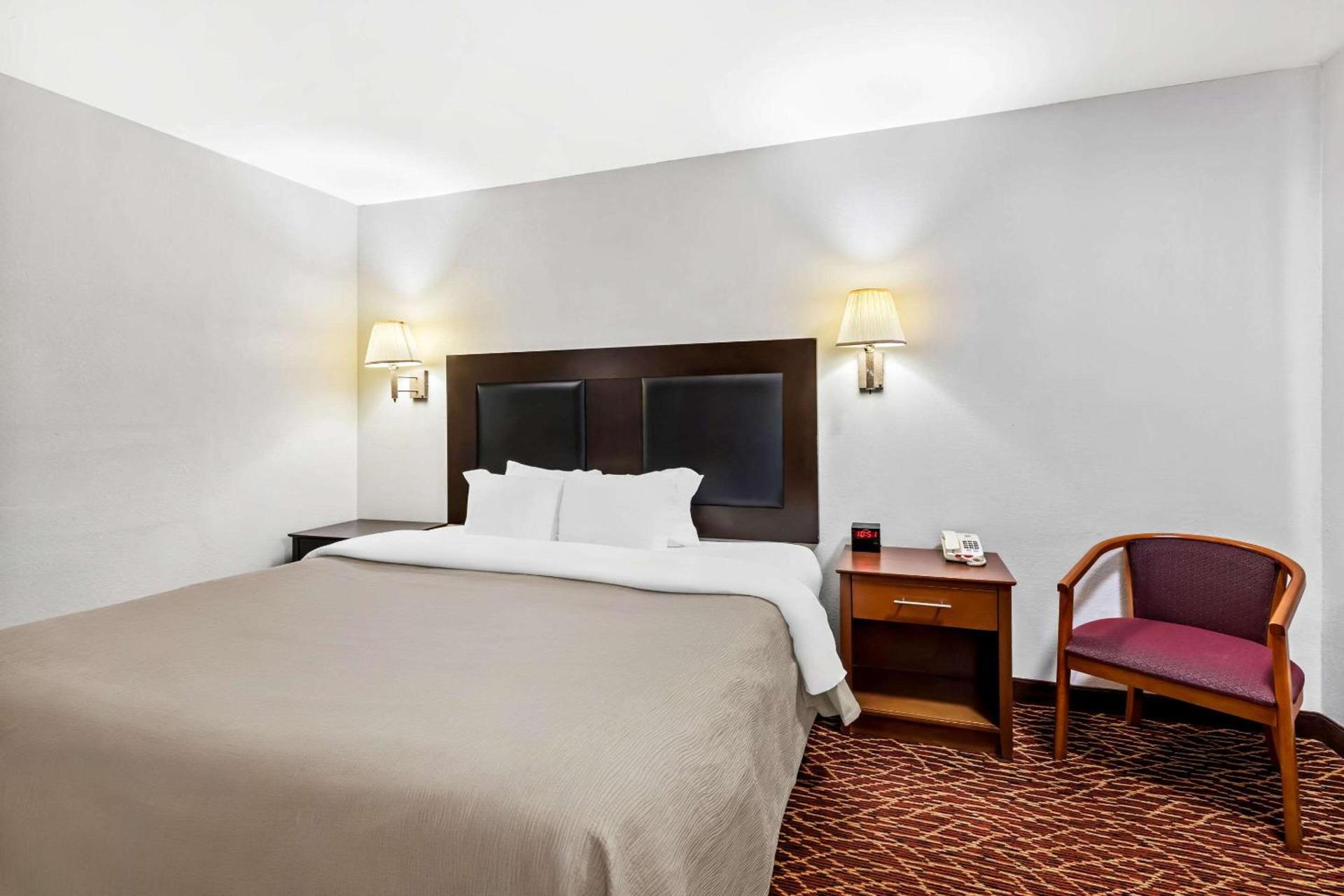 Quality Inn Marietta near Dobbins ARB photo 17