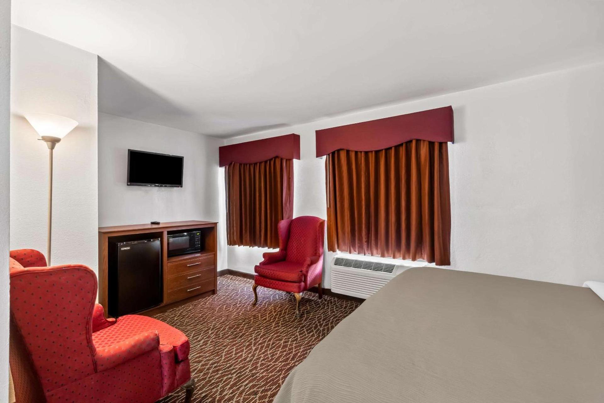 Quality Inn Marietta near Dobbins ARB photo 22