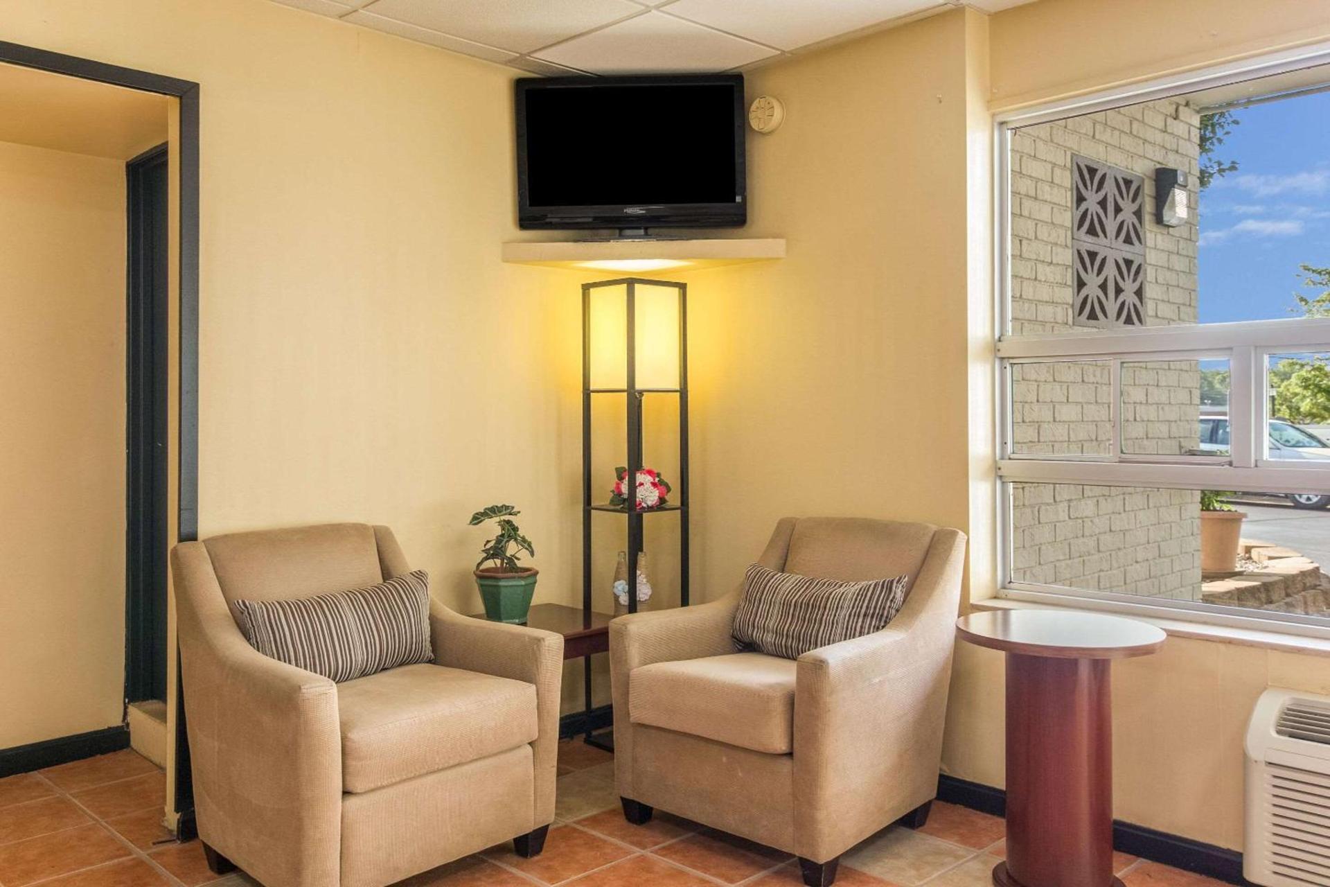 Econo Lodge Fort Knox photo 10