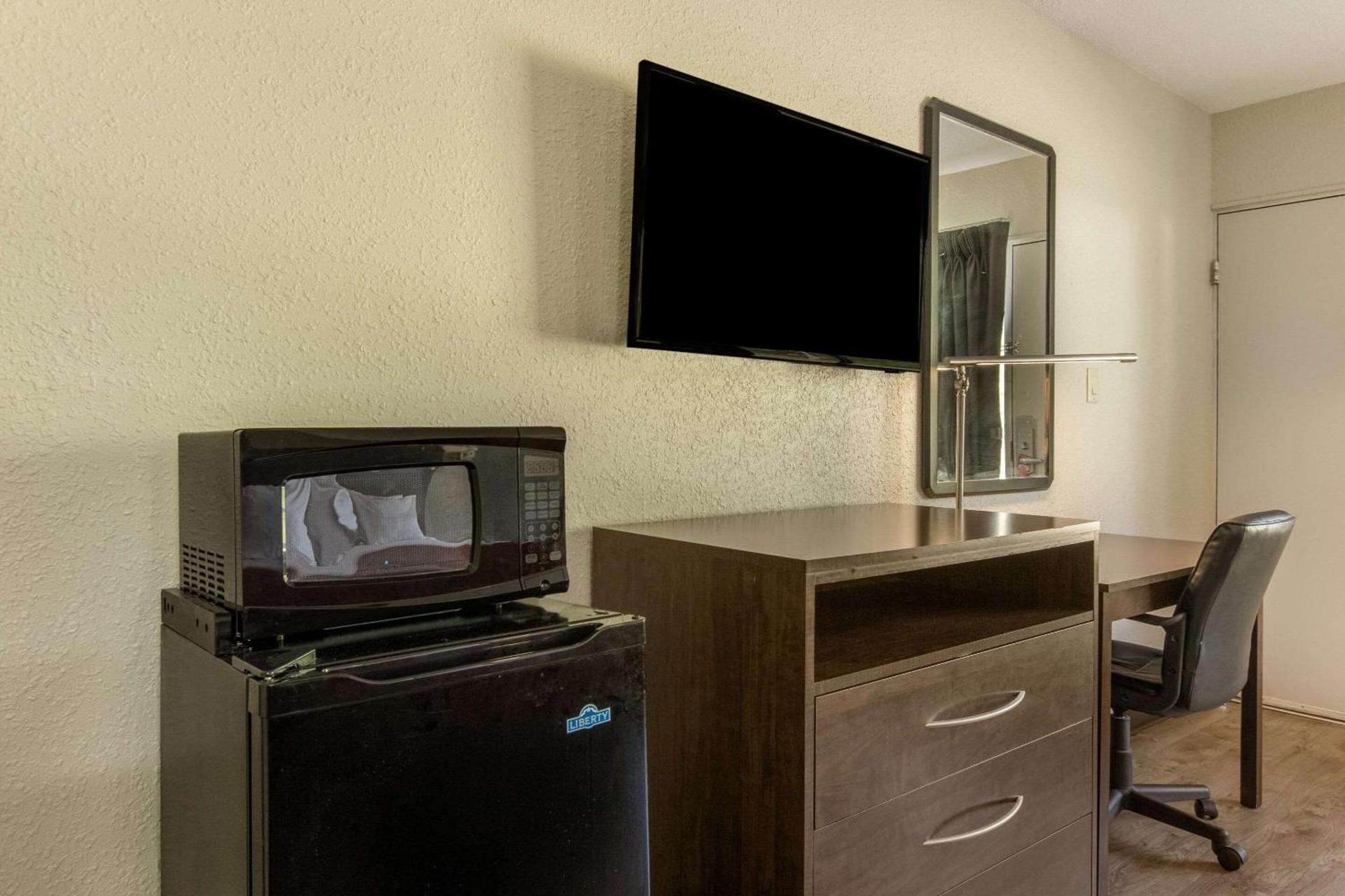 Econo Lodge Fort Knox photo 20