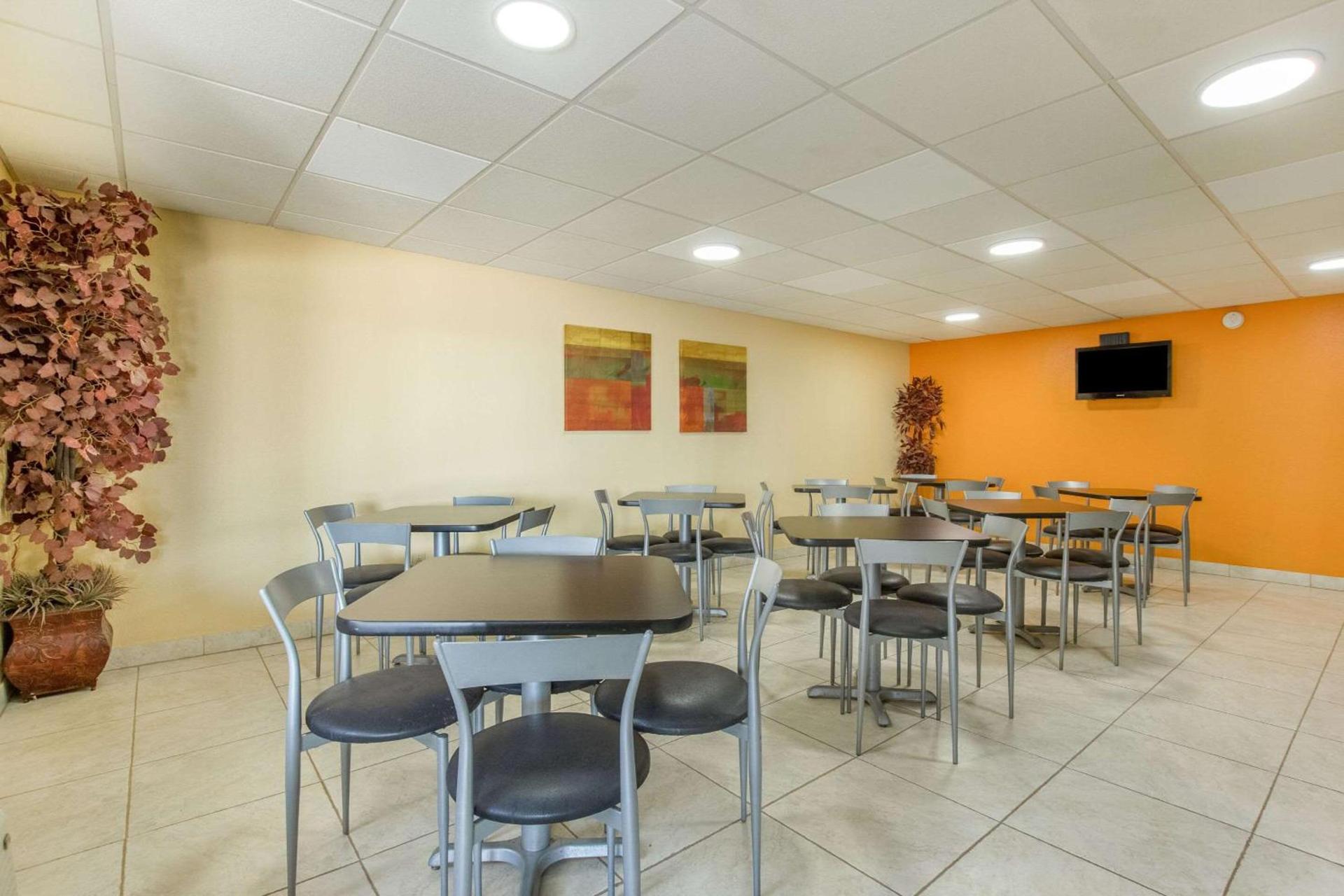 Econo Lodge Fort Knox photo 24