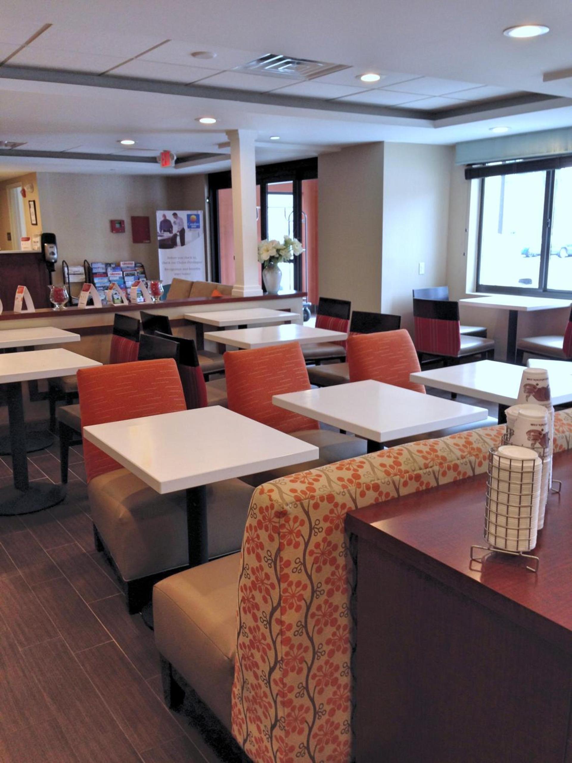 Comfort Inn & Suites Brattleboro I-91 photo 21