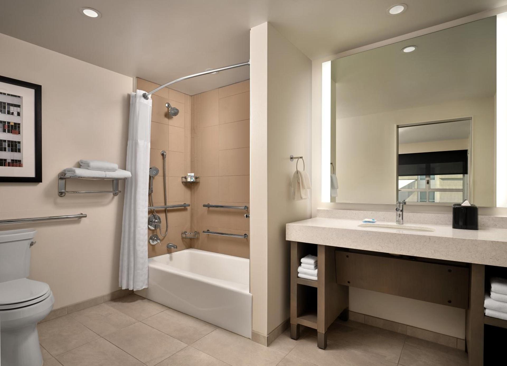 Hyatt House LA - University Medical Center photo 29