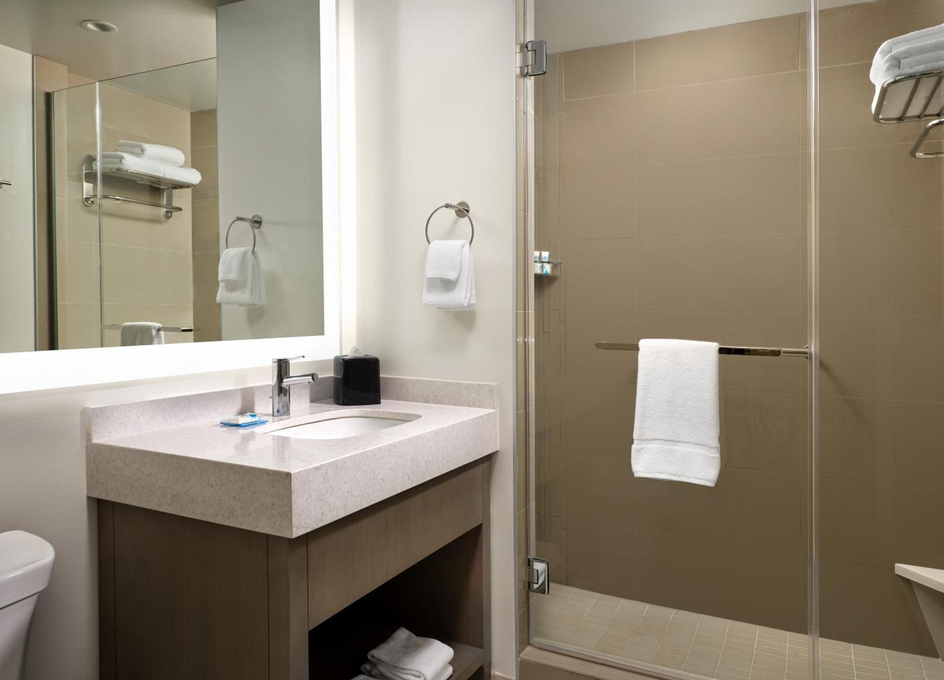 Hyatt House LA - University Medical Center photo 34