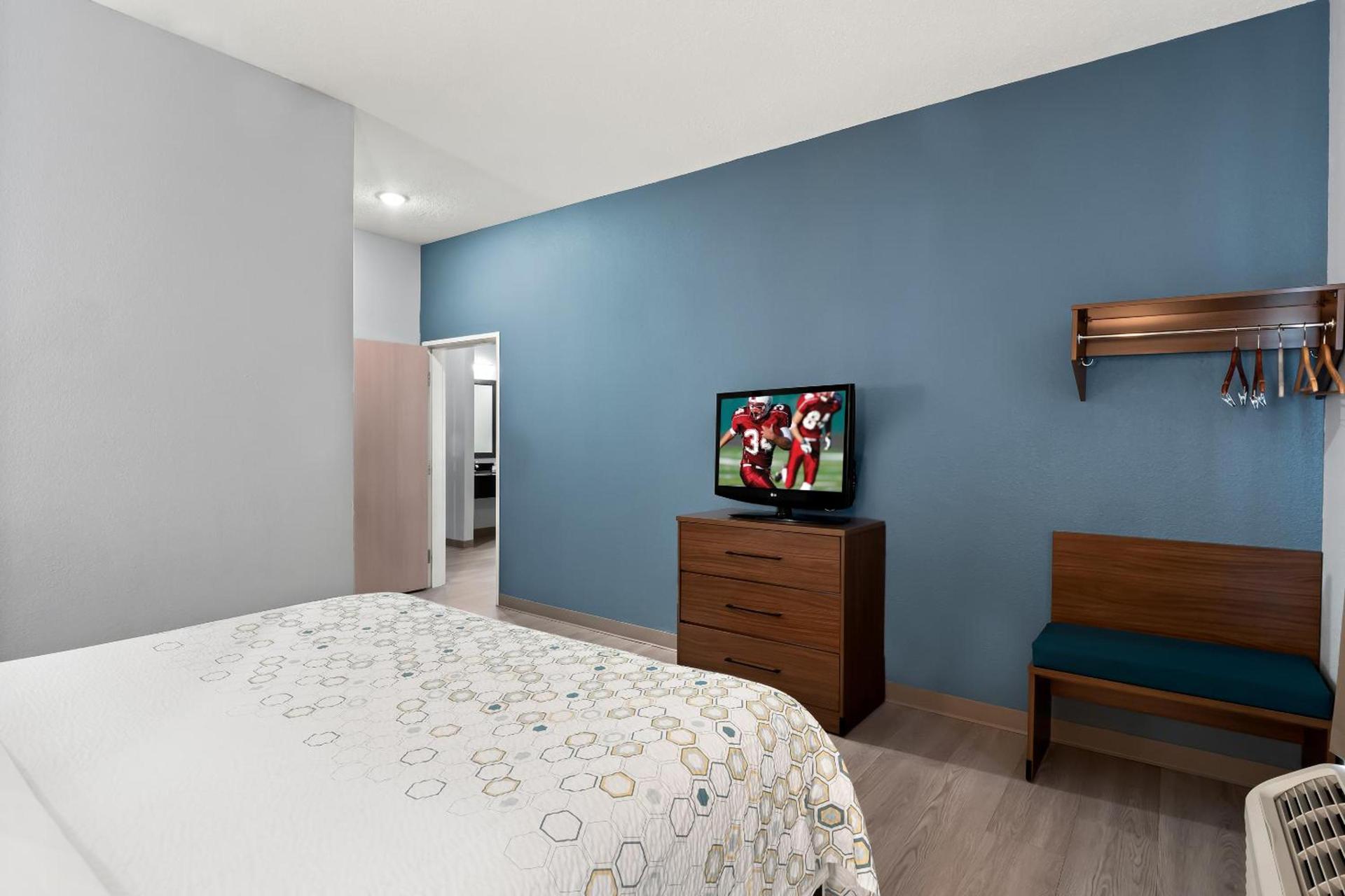 HomeTowne Studios by Red Roof East Lansing - Okemos photo 45