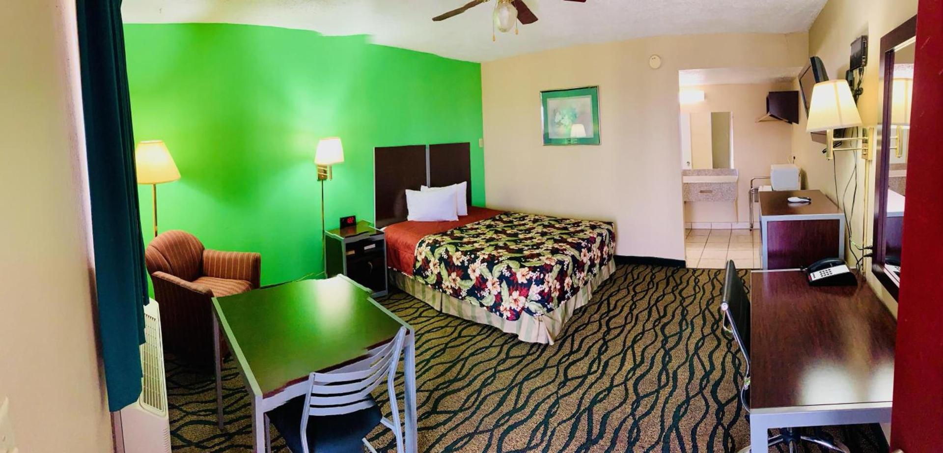 Thunderbird Inn photo 4