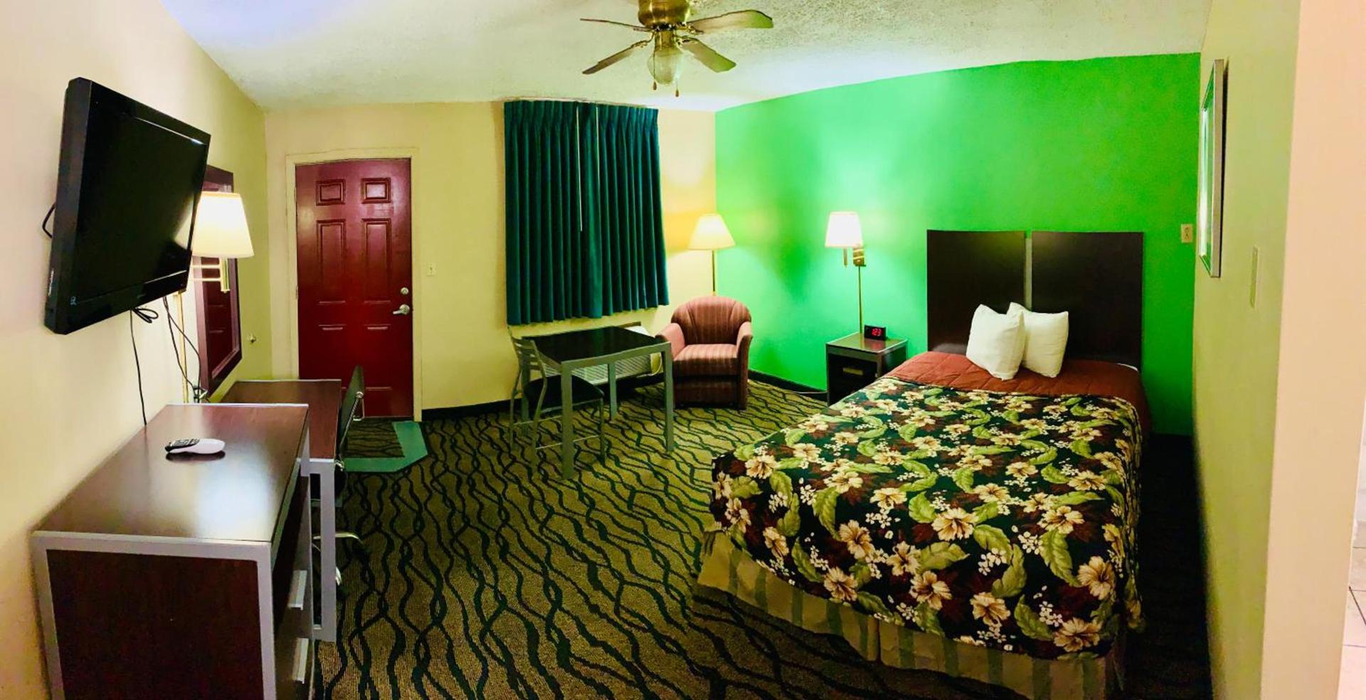 Thunderbird Inn photo 2