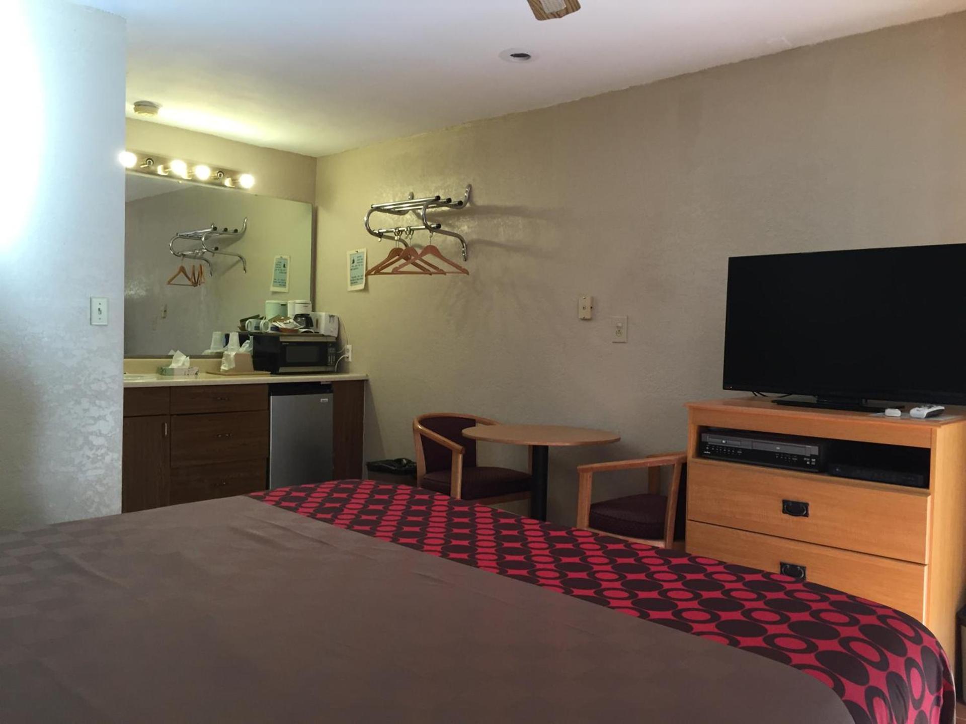 Townhouse Inn and Suites photo 55