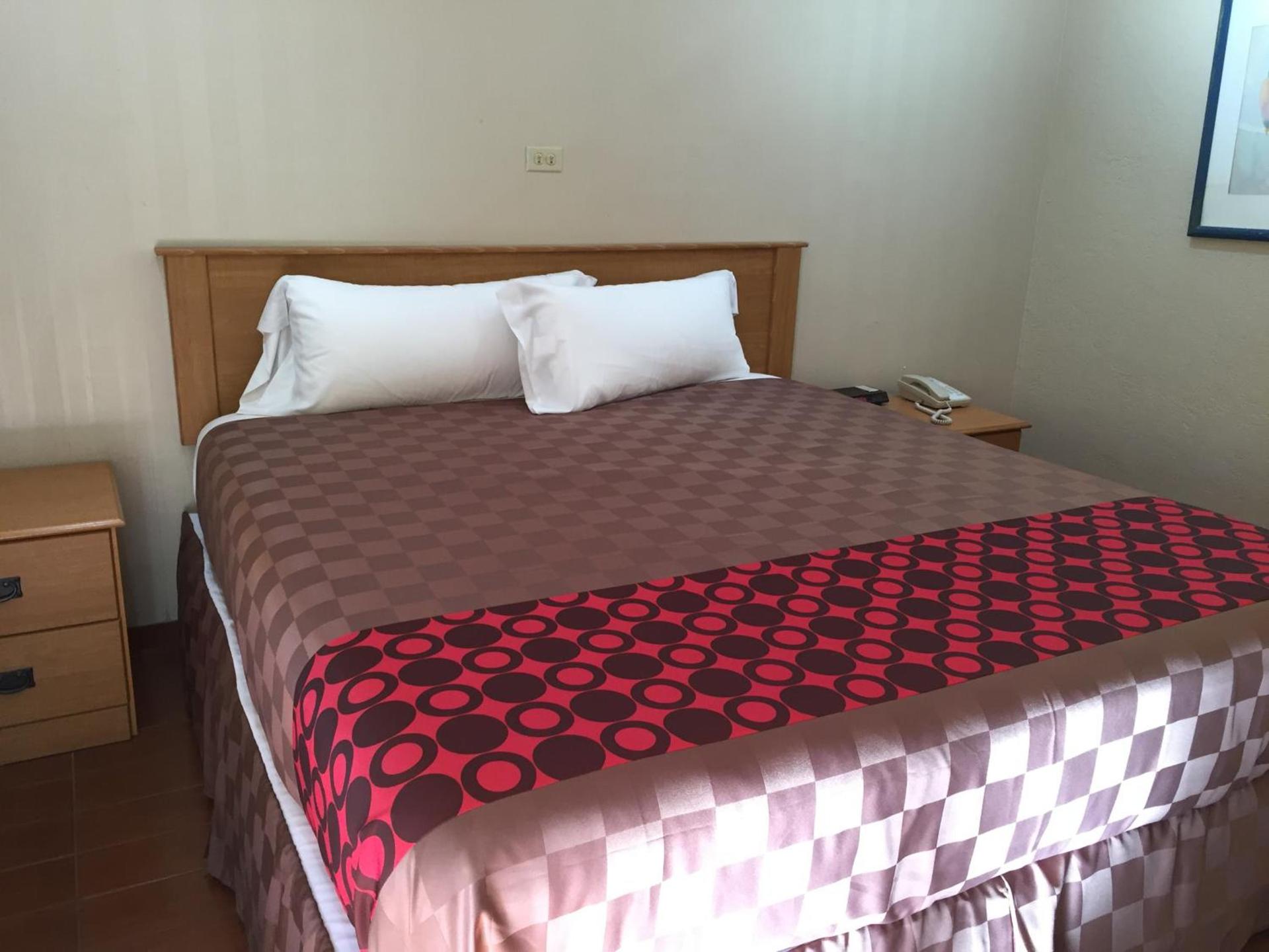 Townhouse Inn and Suites photo 56
