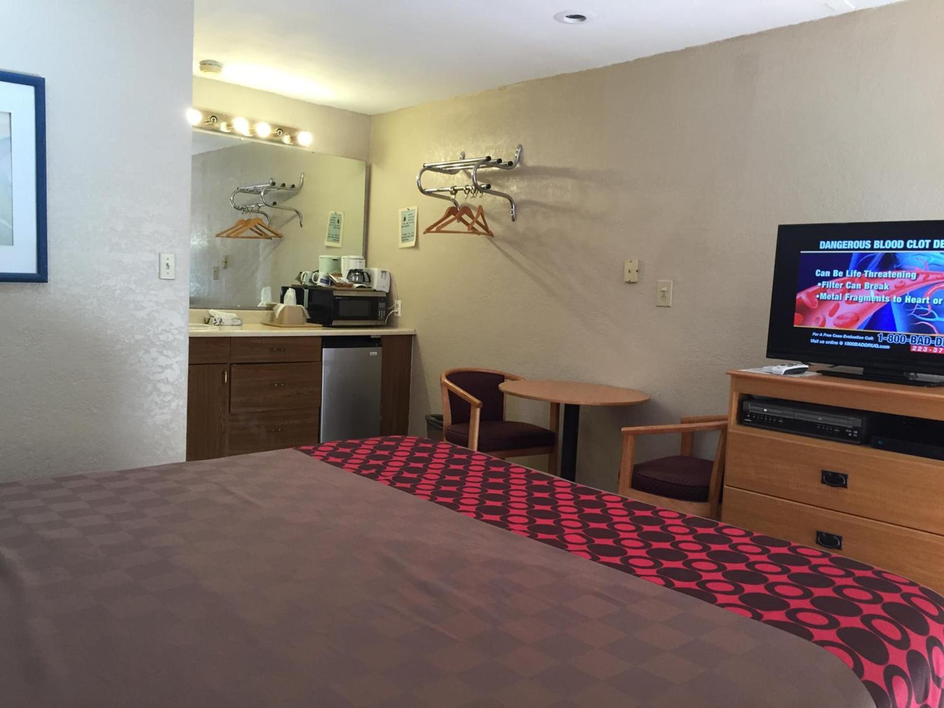 Townhouse Inn and Suites photo 60