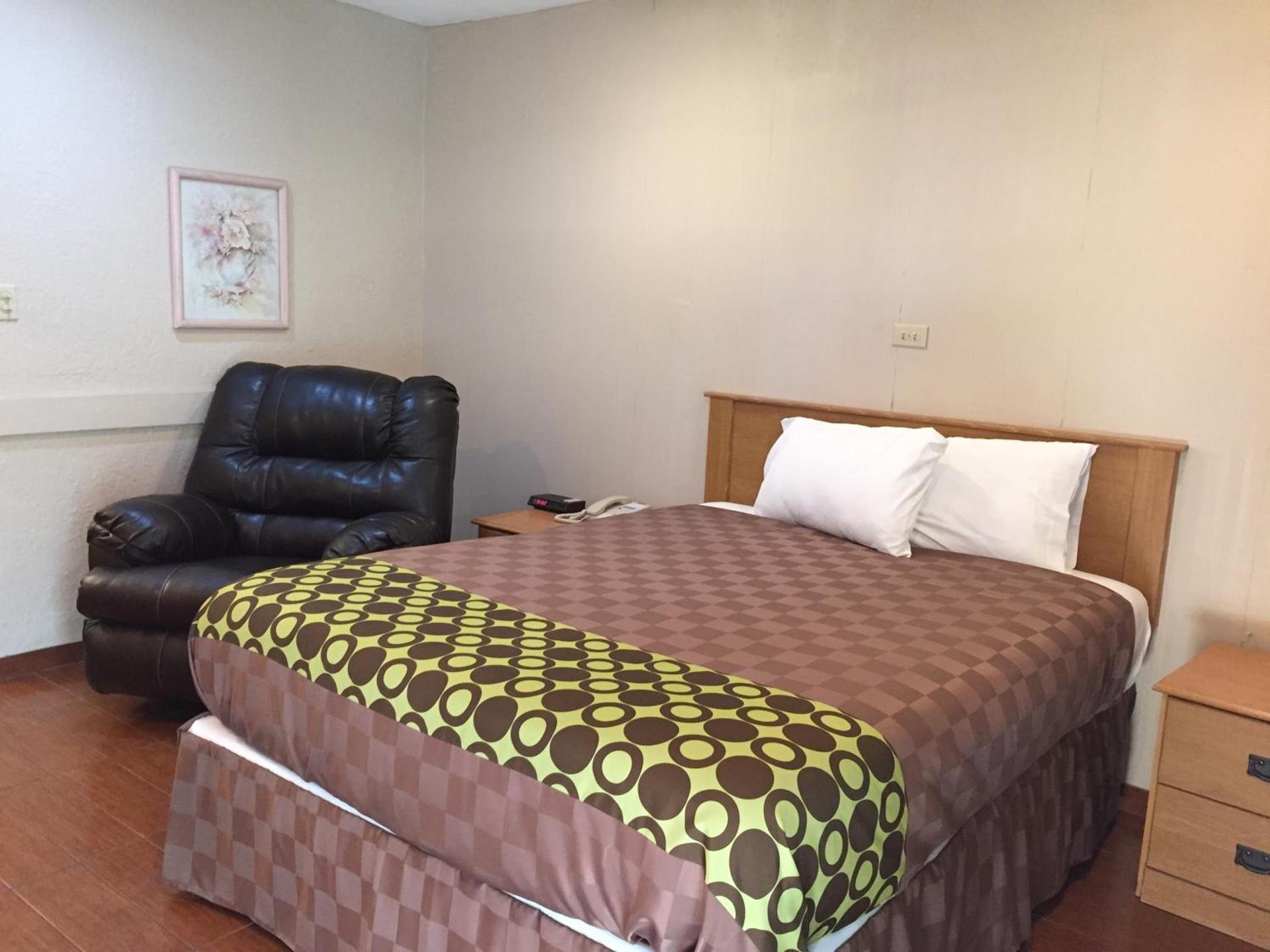 Townhouse Inn and Suites photo 65