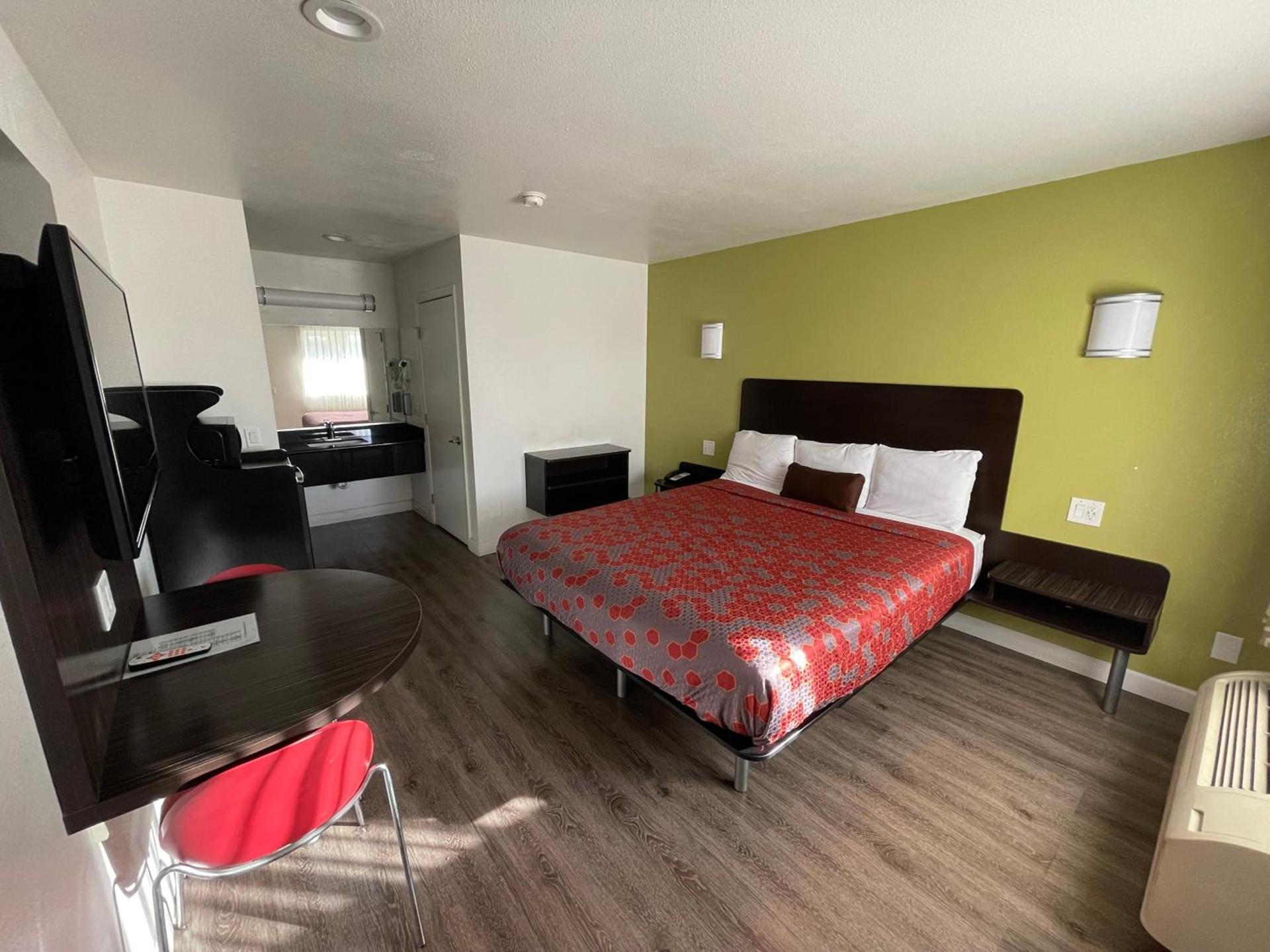 Claremont Lodge photo 32