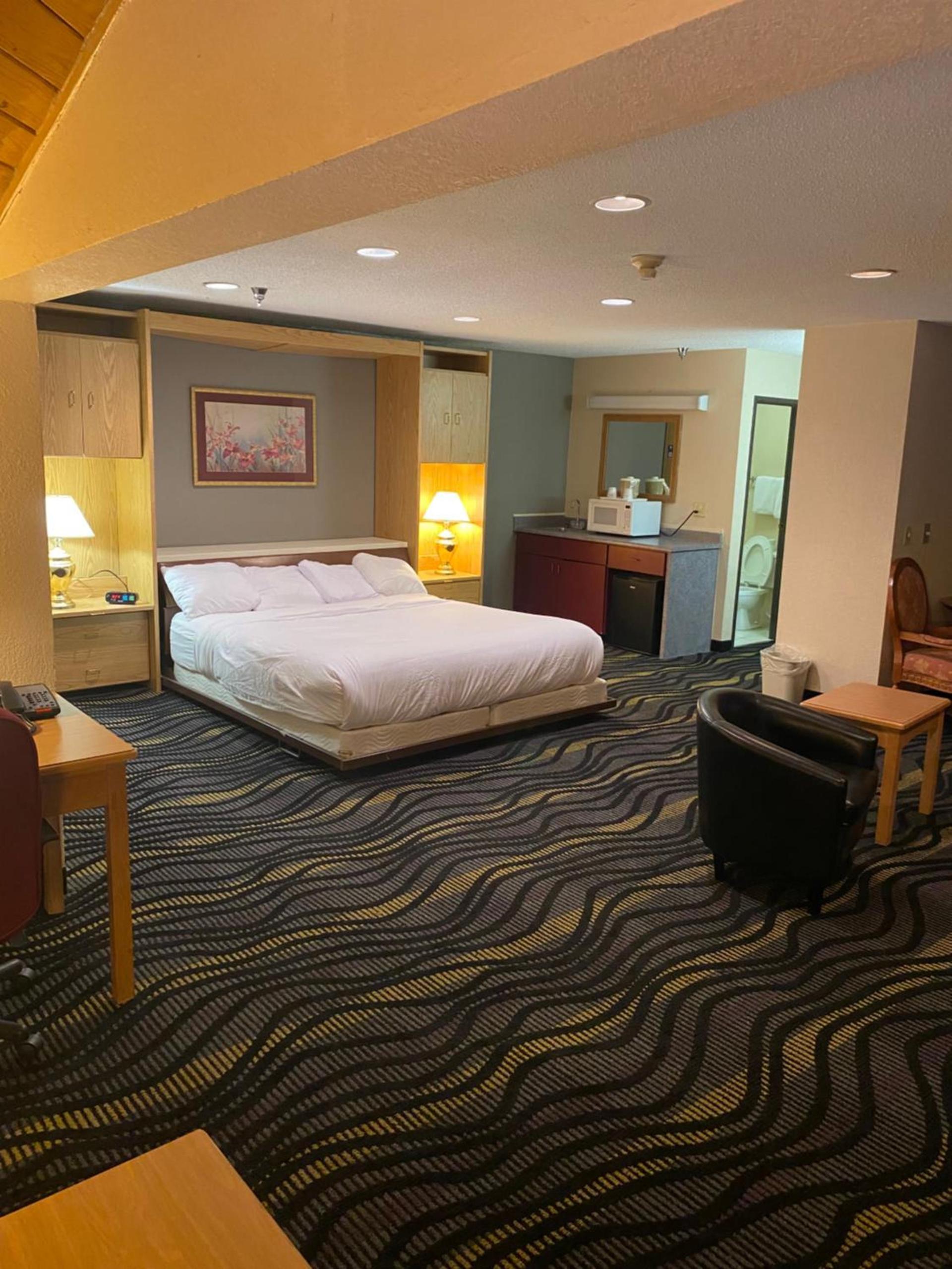 Baymont by Wyndham Logan photo 12
