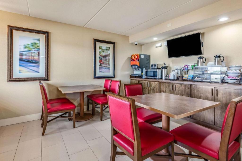 Rodeway Inn & Suites photo 6
