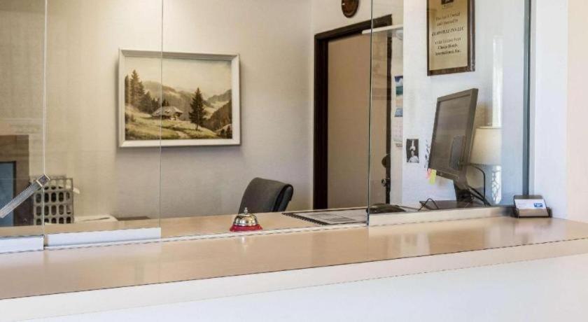 Rodeway Inn photo 23