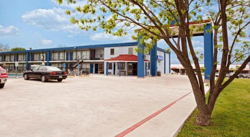 Americas Best Value Inn Garland Dallas photo 13
