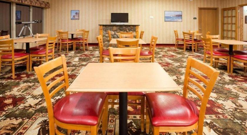 Holiday Inn Express Munising-Lakeview Hotel By IHG photo 7