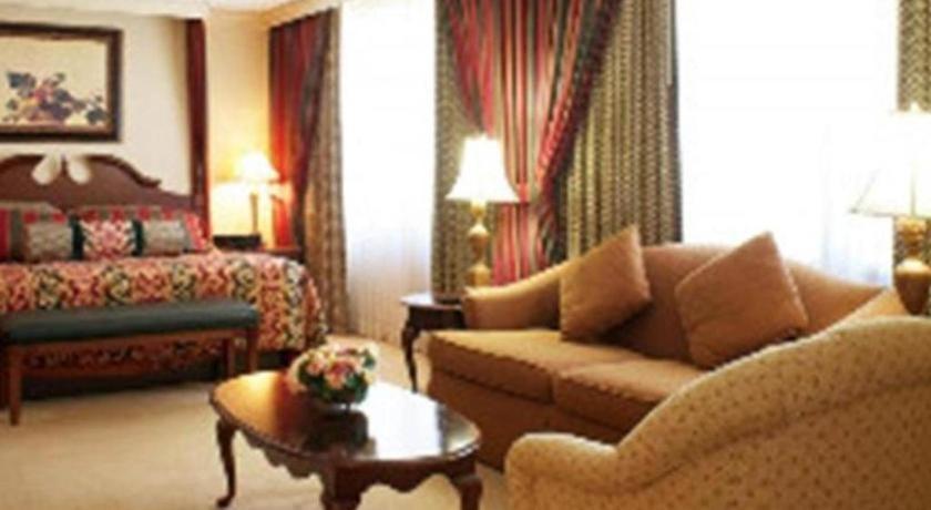 Harrahs Hotel Reno photo 2