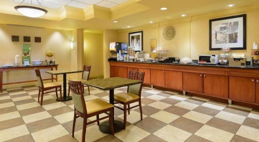 Hampton Inn Mount Vernon photo 11