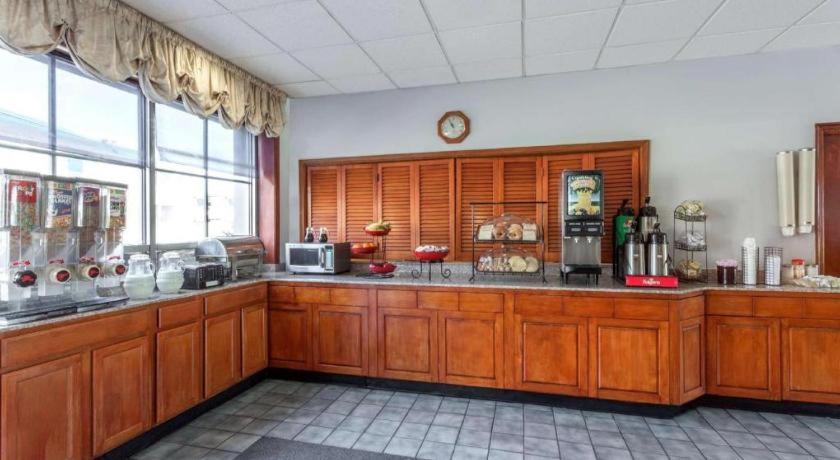 Ramada Limited Norfolk photo 2