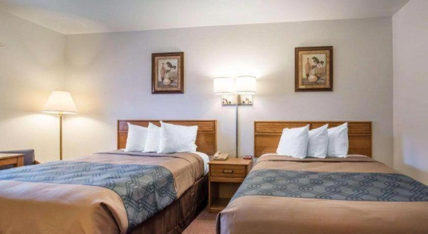 Econo Lodge photo 16