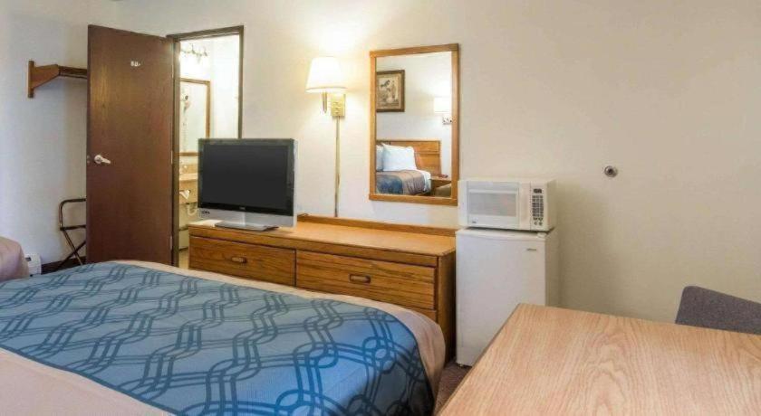 Econo Lodge photo 17