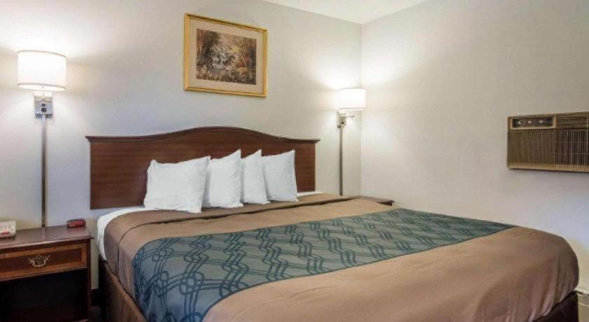 Econo Lodge photo 19