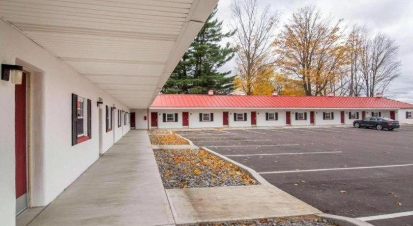 Econo Lodge photo 22