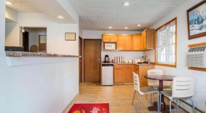 Econo Lodge photo 36