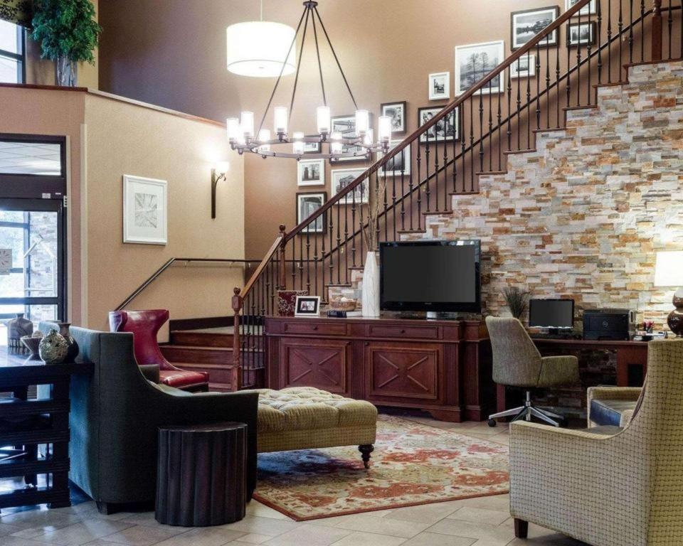 Comfort Suites photo 16