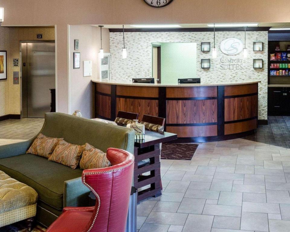 Comfort Suites photo 17